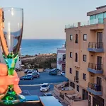 Sea-view - Sleeps 2 דירה