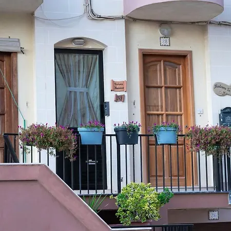 Sea-view - Sleeps 2 Apartment *